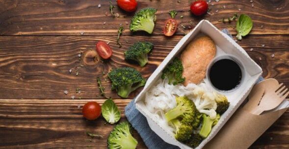 makanan serius untuk makan siang dengan nutrisi yang tepat